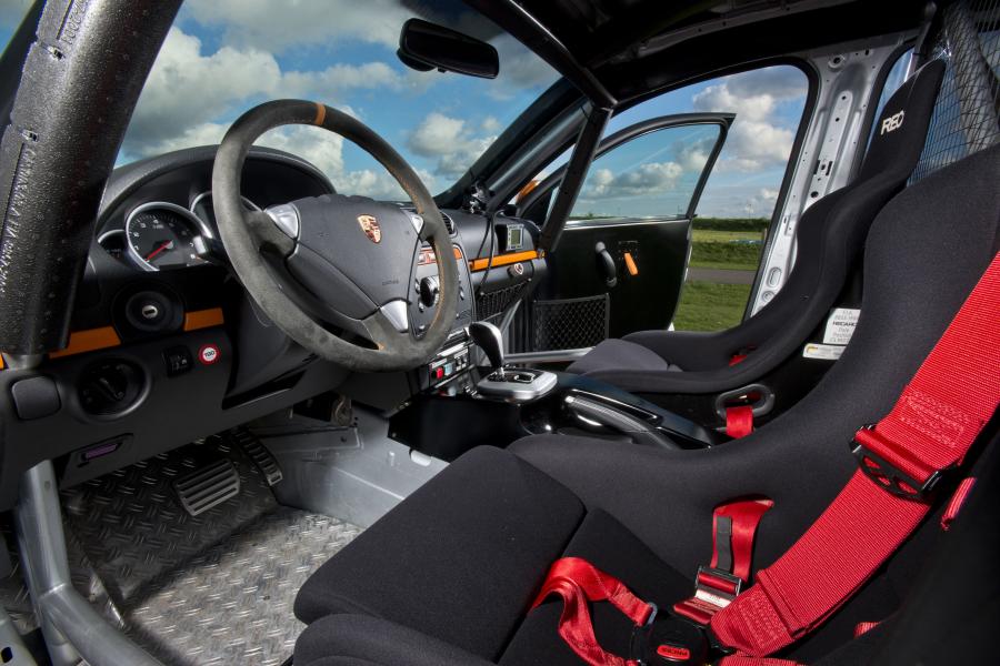 Интерьер Porsche Cayenne S Transsyberia (957) 2007 года  (фото 3 из 57)